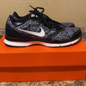 NIKE training shoes 5.5
